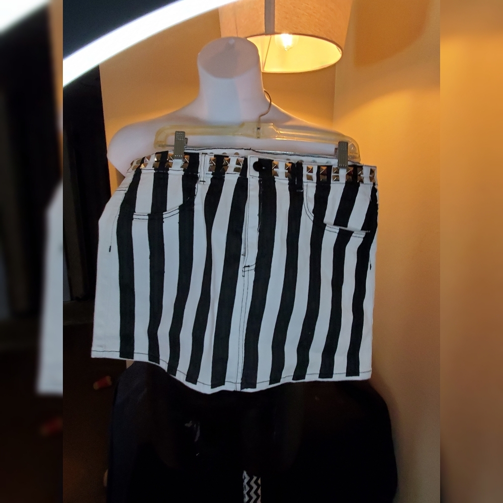 Widow Black and White Striped Skirt with Studded Waistband Size 2x